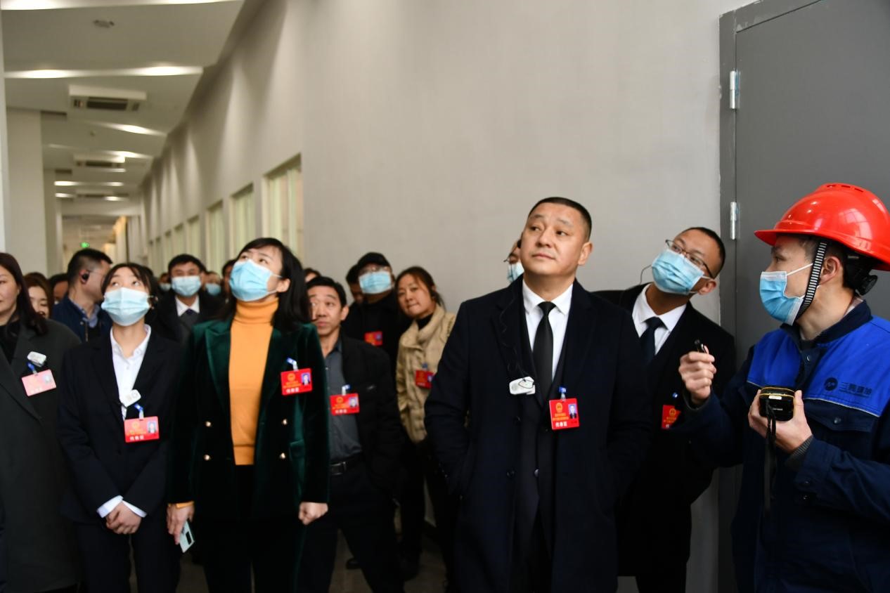 武隆人大代表參觀(guān)2.jpg 武隆人大代表參觀(guān)2.jpg